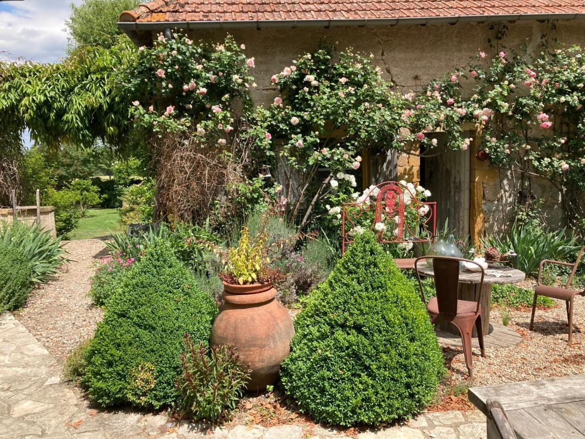 Bed and Breakfast Les Jardins des Soussilanges à Céron Extérieur photo